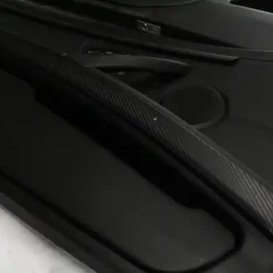 Dostępne od ręki Tapicerka drzwi boczki BMW E92 czarny "carbon" dekor